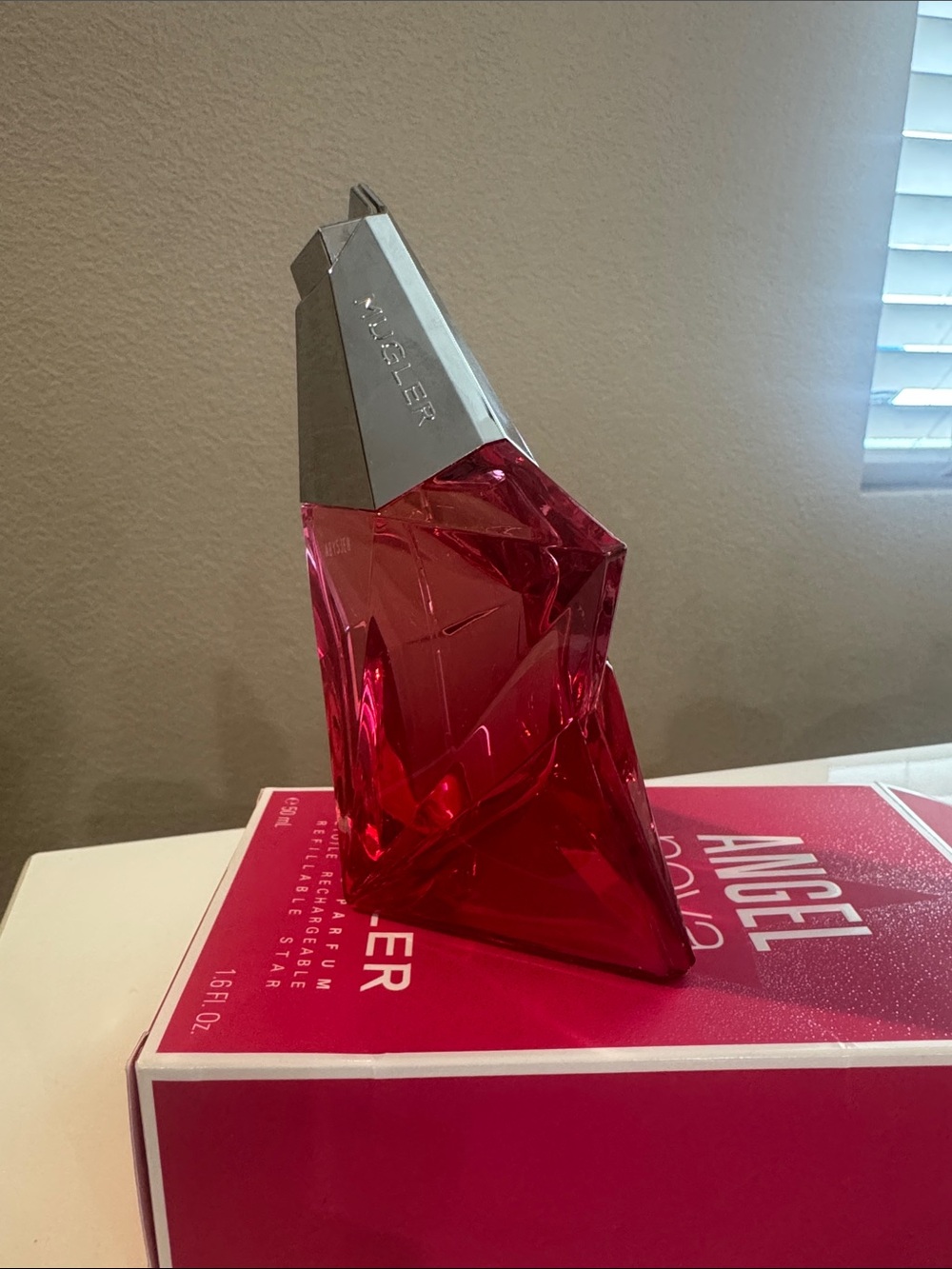 Mugler Angel Nova Eau de Parfum - Bright Fuchsia Packaging - Picture 4 of 5